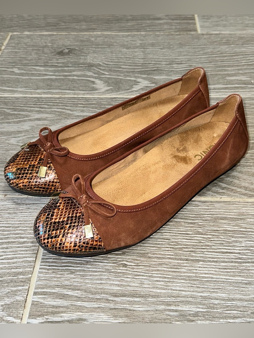 Vionic Minna Brown Suede Women’s 9 Ballet Flats Snakeprint Cap Toe Bow Comfort